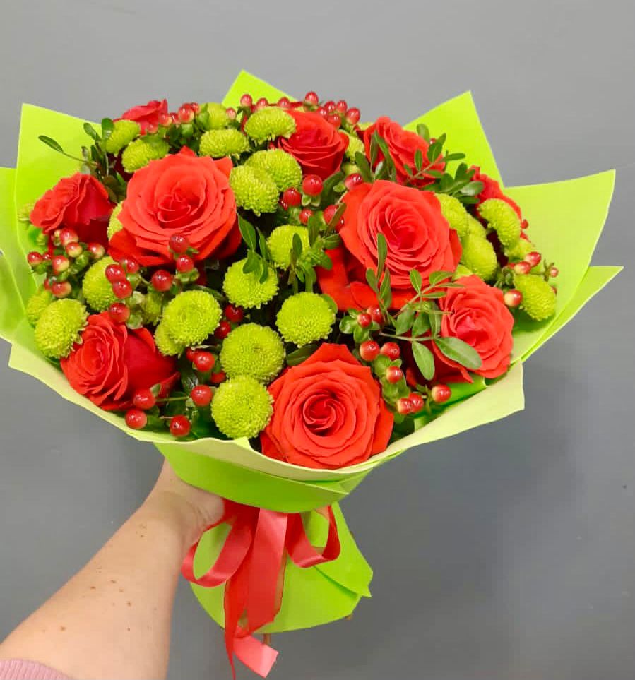 Букет цветов из: Хризантемы и Розы в Горнозаводске