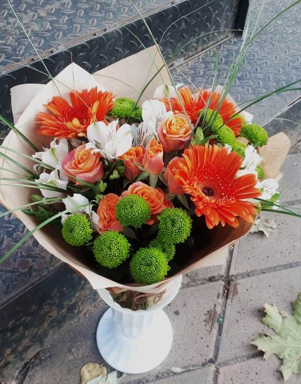 Букет цветов из: Герберы, Хризантемы, Альстромерии и Розы в Горнозаводске