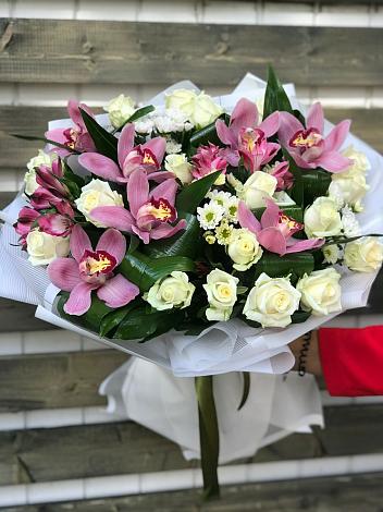 Букет цветов из: Розы и Хризантемы в Горнозаводске