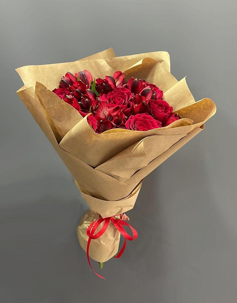 Букет цветов из: Альстромерии и Розы в Горнозаводске