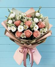 Букет цветов из:  Розы, Альстромерии и Лизиантусы в Горнозаводске