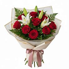 Букет цветов из:  Лилии и Розы в Горнозаводске