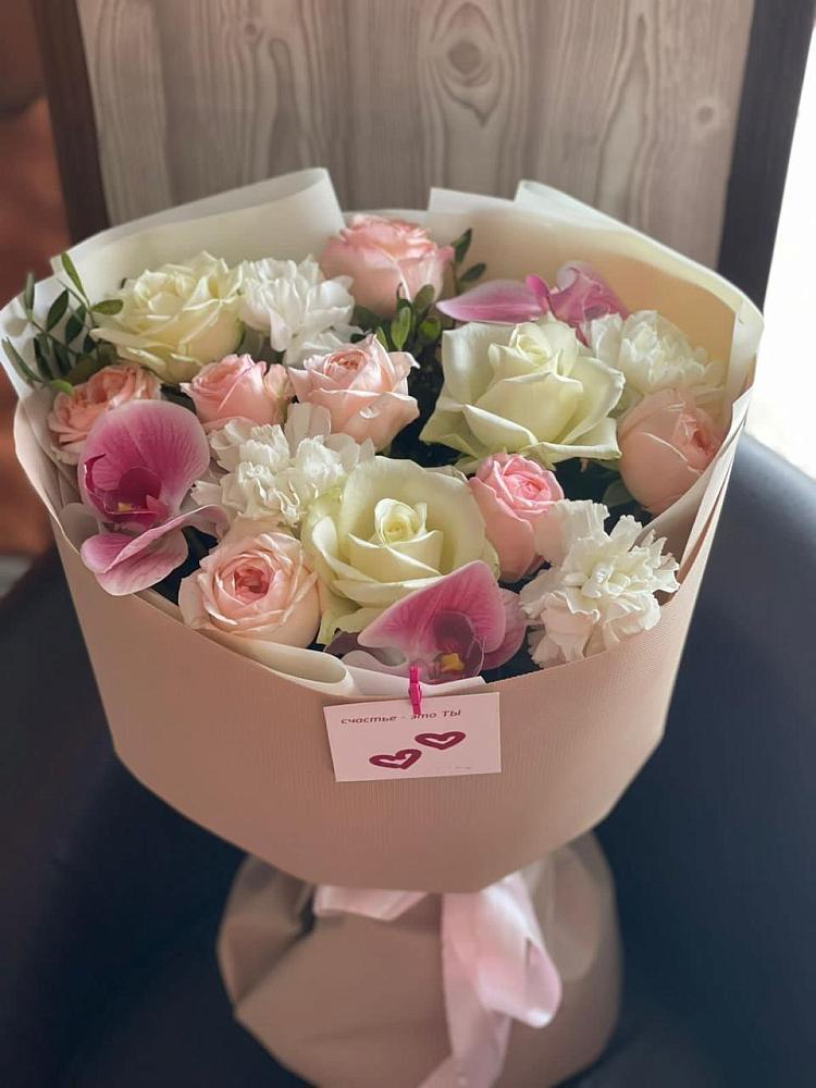 Букет цветов из: Орхидеи, Розы и Гвоздики в Горнозаводске