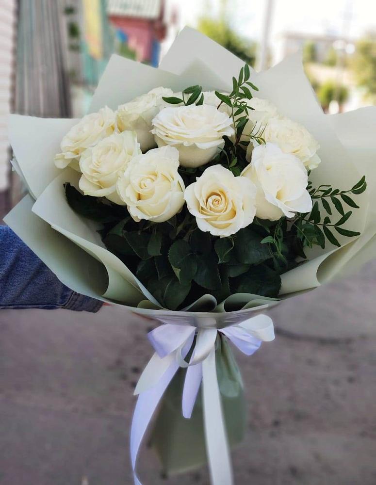 Букет Белые розы Проуд в Горнозаводске