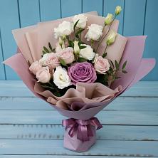 Букет цветов из:  Розы и Лизиантусы в Горнозаводске