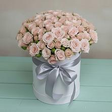 Цветочная композиция из Розы в шляпной коробке в Горнозаводске