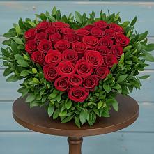 Цветочная композиция из Розы в виде сердца в Горнозаводске