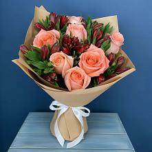 Букет цветов из:  Розы и Альстромерии в Горнозаводске