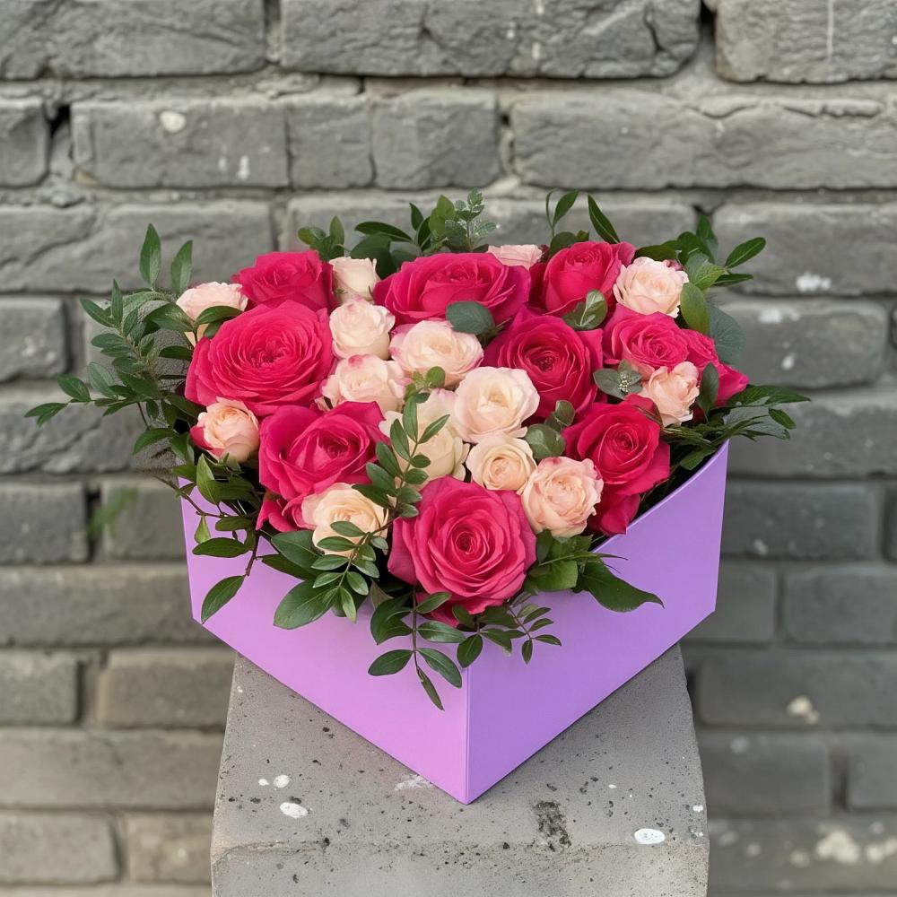 Цветочная композиция из Розы в коробке в Горнозаводске
