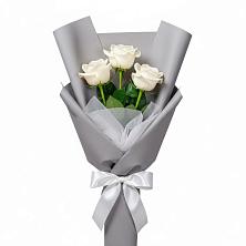 Букет 3 белые розы в Горнозаводске