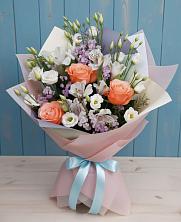 Букет цветов из:  Лизиантусы, Розы, Альстромерии и Гипсофила в Горнозаводске