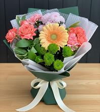 Букет цветов из:  Гвоздики, Розы, Герберы и Хризантемы в Горнозаводске