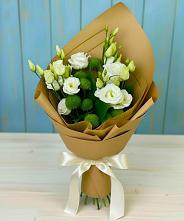 Букет цветов из:  Хризантемы и Лизиантусы в Горнозаводске