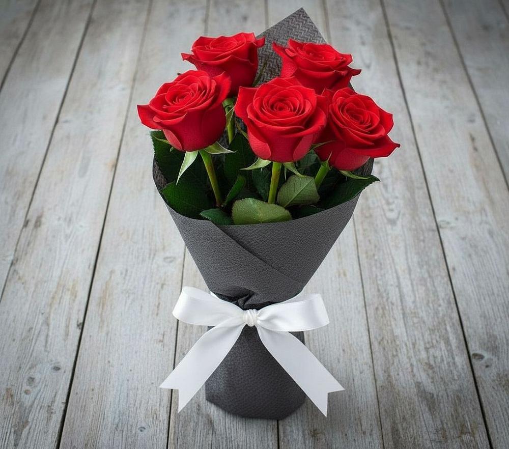 Букет 5 Красных роз Эдлесс Лав в Горнозаводске