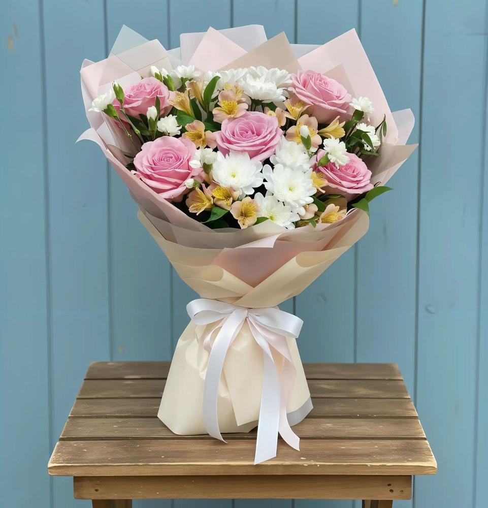 Букет цветов из: Гвоздики, Орхидеи и Розы в Горнозаводске