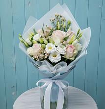 Букет цветов из:  Розы и Лизиантусы в Горнозаводске