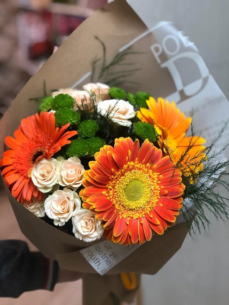 Букет цветов из: Герберы, Хризантемы и Розы в Горнозаводске