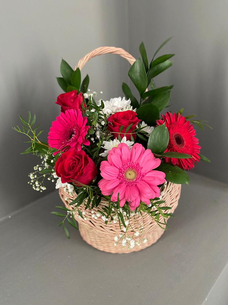 Цветочная композиция из Розы, Хризантемы и Герберы в корзине в Горнозаводске
