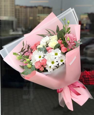 Букет цветов из: Розы, Лизиантусы и Хризантемы в Горнозаводске