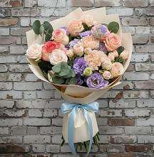 Букет цветов из:  Розы, Лизиантусы и Гвоздики #REPLACE_PRED# Горнозаводске