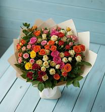 Букет Микс из разноцветных кустовых роз в Горнозаводске