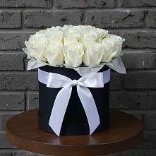 Цветочная композиция из Розы в шляпной коробке в Горнозаводске