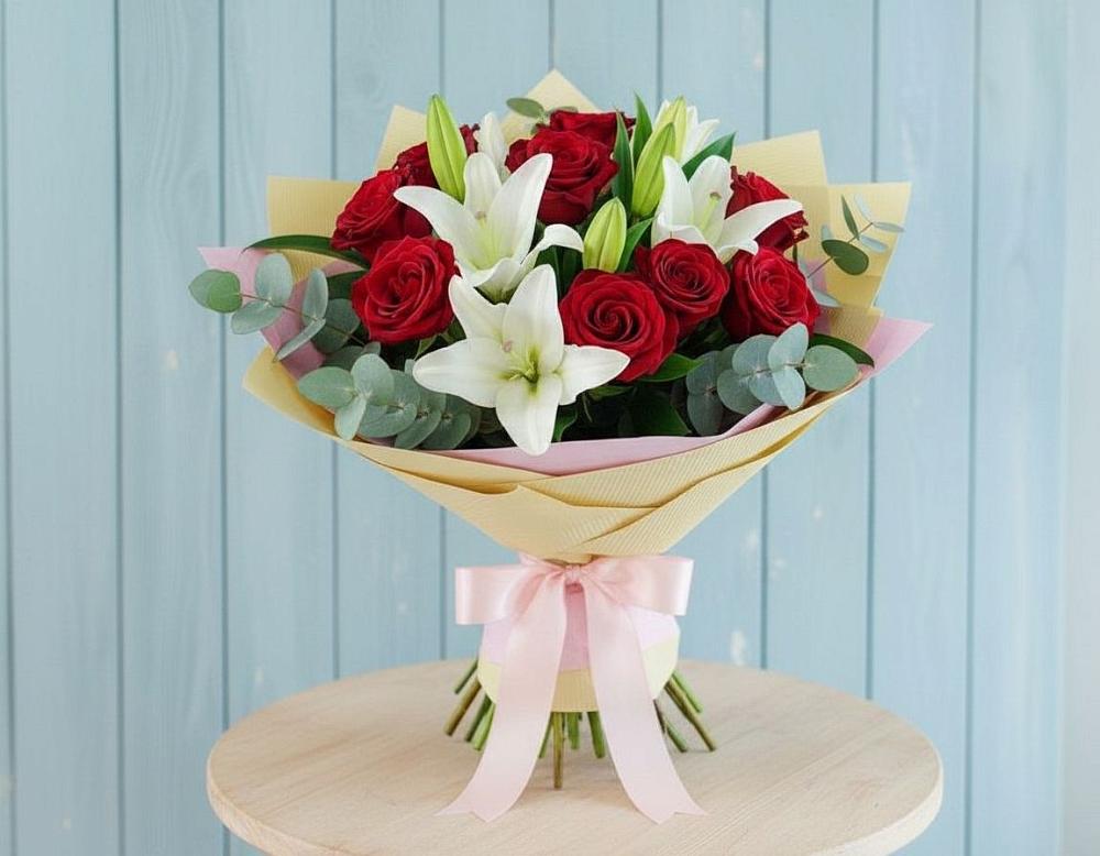 Букет цветов из: Лилии и Розы в Горнозаводске